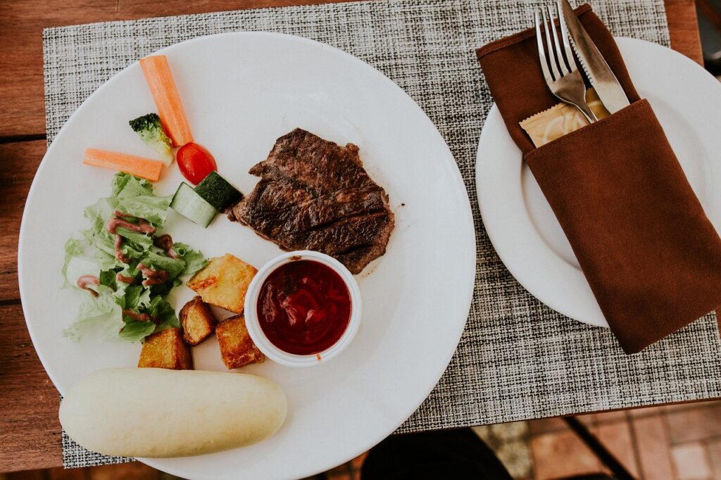 おせちの盛り付けで高さを出すコツは？