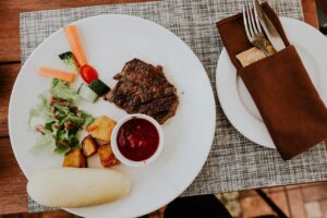 おせちの盛り付けで高さを出すコツは？